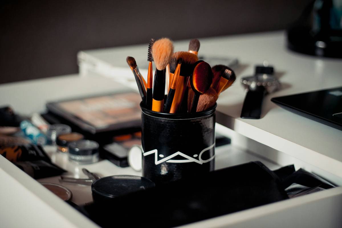 Must-Have Tools in Your Makeup Artist Kit: A Comprehensive Guide